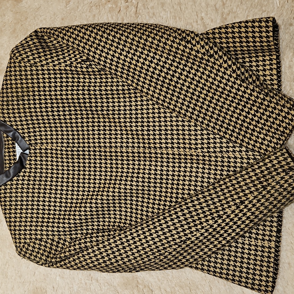 Houndstooth Patterned Jacket with Black Trim - image 1